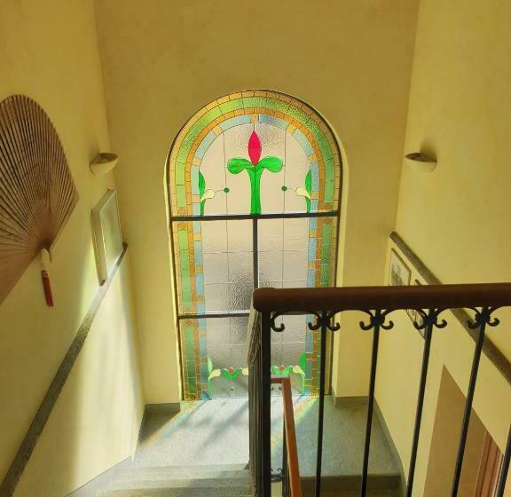 ペンション La Camelia, La Nostra Tripla Con Vista Lago, Al Secondo Piano Della Villa Isabella