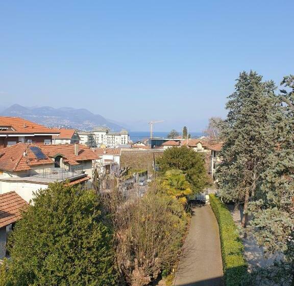ペンション La Camelia, La Nostra Tripla Con Vista Lago, Al Secondo Piano Della Villa Isabella