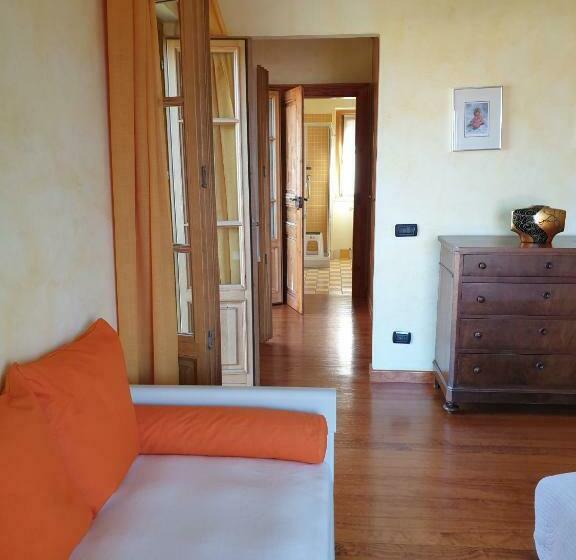 ペンション La Camelia, La Nostra Tripla Con Vista Lago, Al Secondo Piano Della Villa Isabella