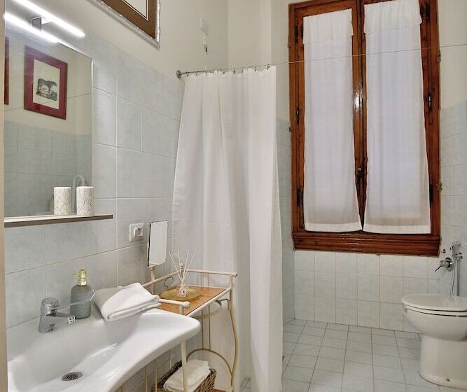 تختخواب و صبحانه Madama Guest House