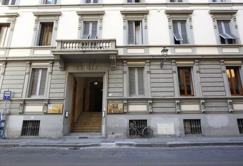 تختخواب و صبحانه Madama Guest House