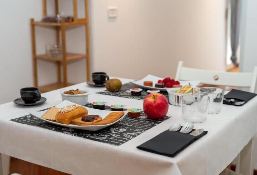 تختخواب و صبحانه Suite184