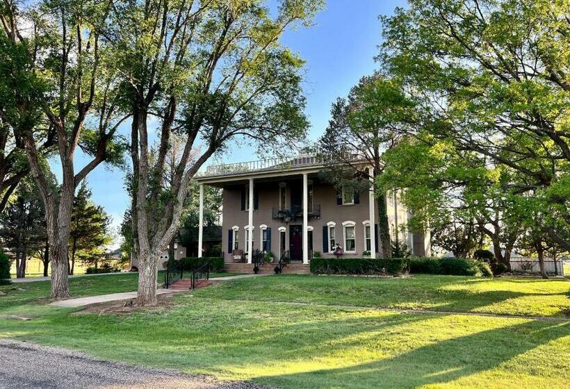 مبيت وإفطار The Cw House