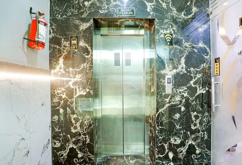 Fabhotel The Palacio