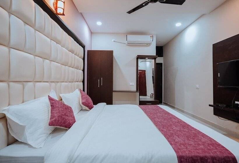 ホテル Bajaj S Karwan Inn