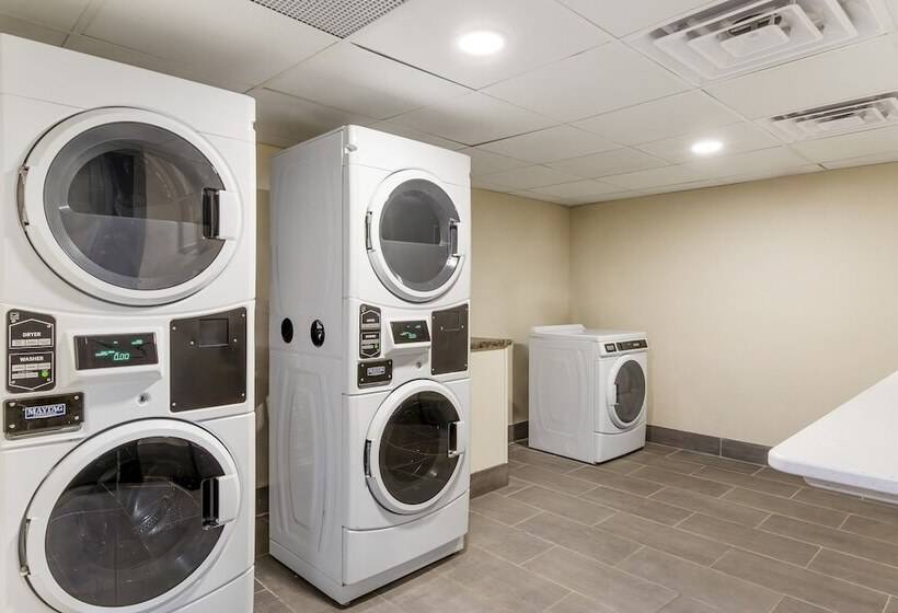 בית מלון כפרי Candlewood Suites   Roanoke Airport