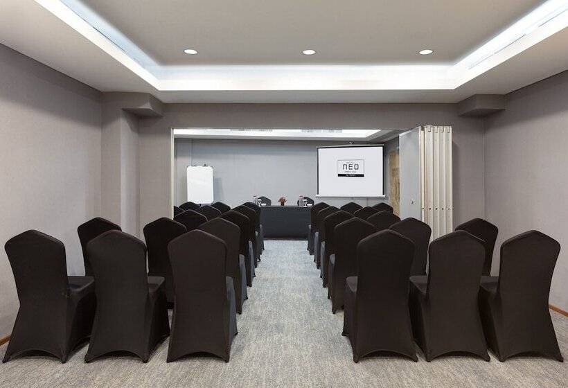 ホテル Neo Gading Solo