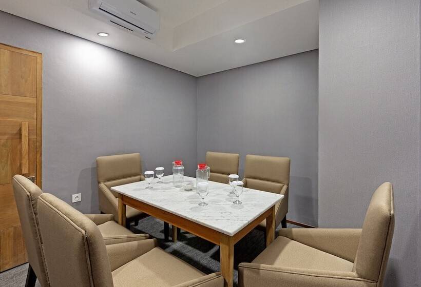 ホテル Neo Gading Solo