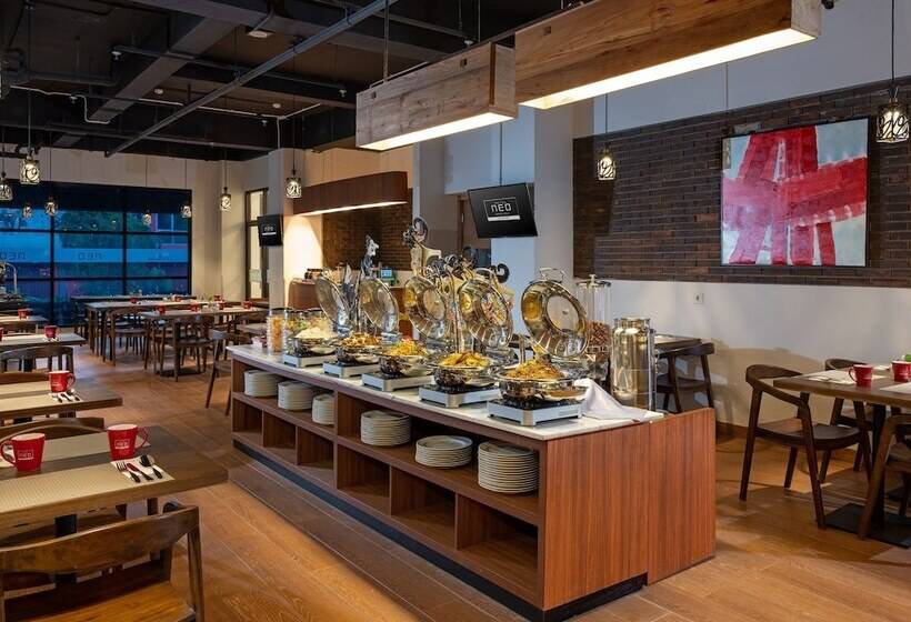 ホテル Neo Gading Solo