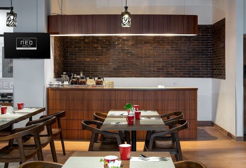 ホテル Neo Gading Solo