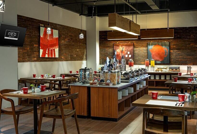 ホテル Neo Gading Solo