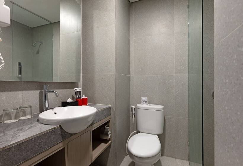 ホテル Neo Gading Solo