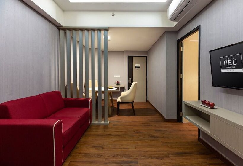 ホテル Neo Gading Solo