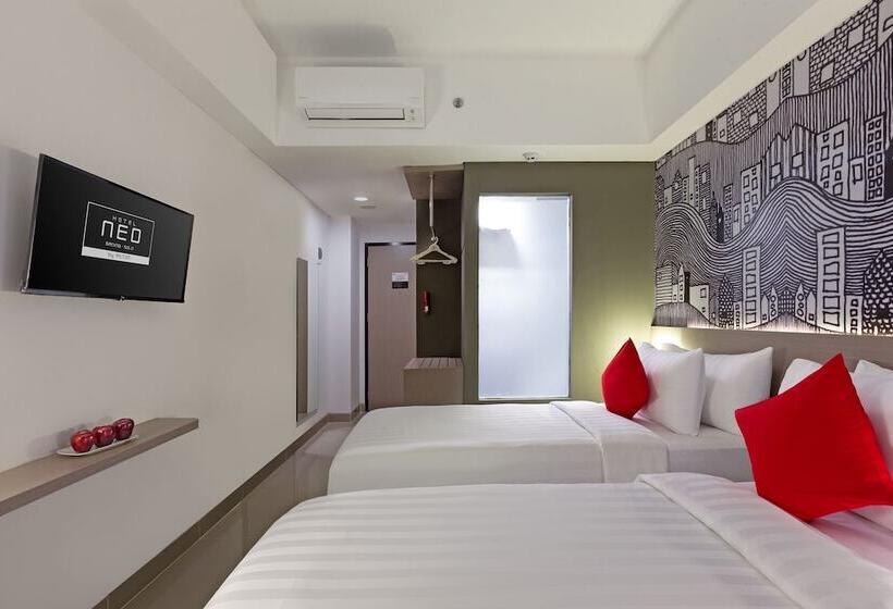 ホテル Neo Gading Solo