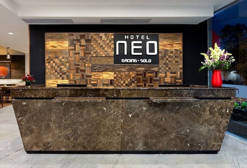 ホテル Neo Gading Solo