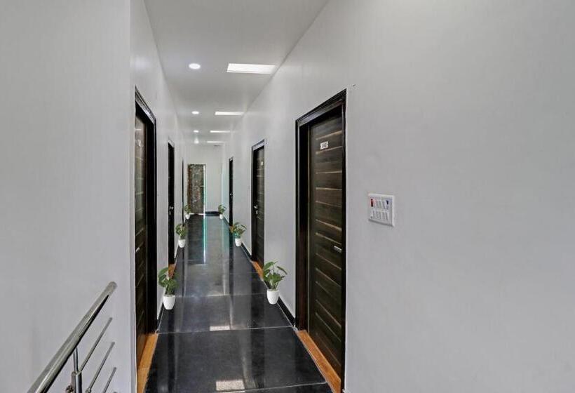 ホテル Oyo 85578 The Royal Plaza