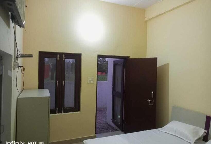 ホテル Oyo 90553  Sky View