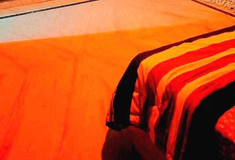 בית מלון כפרי Oyo 90892 Crown Food Court Cfc