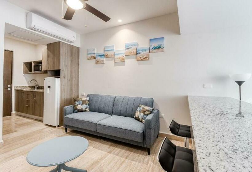 هتل Sea Breezes Studio At Syrena 409