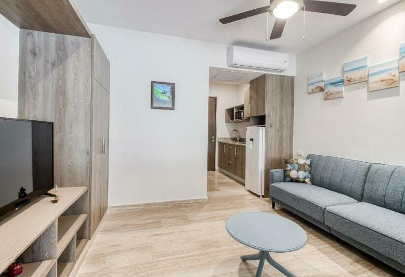 هتل Sea Breezes Studio At Syrena 409