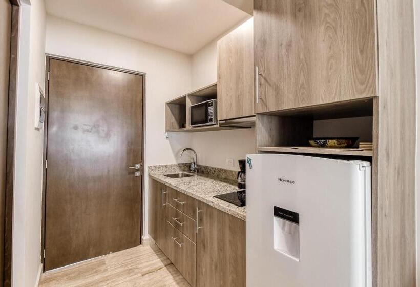 هتل Sea Breezes Studio At Syrena 409