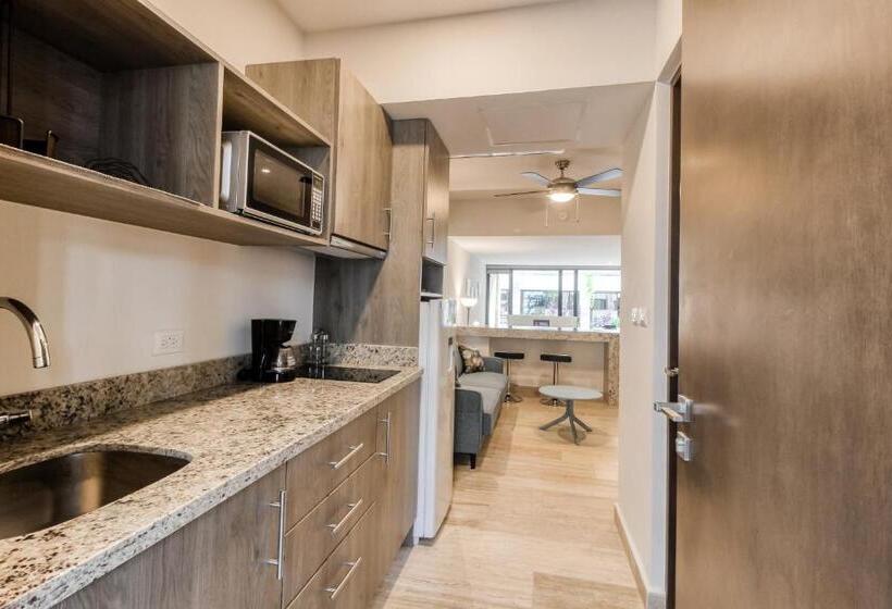 هتل Sea Breezes Studio At Syrena 409