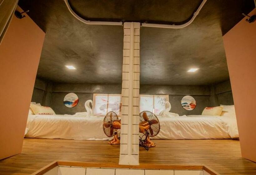 Lynlan Hostel & Cafe