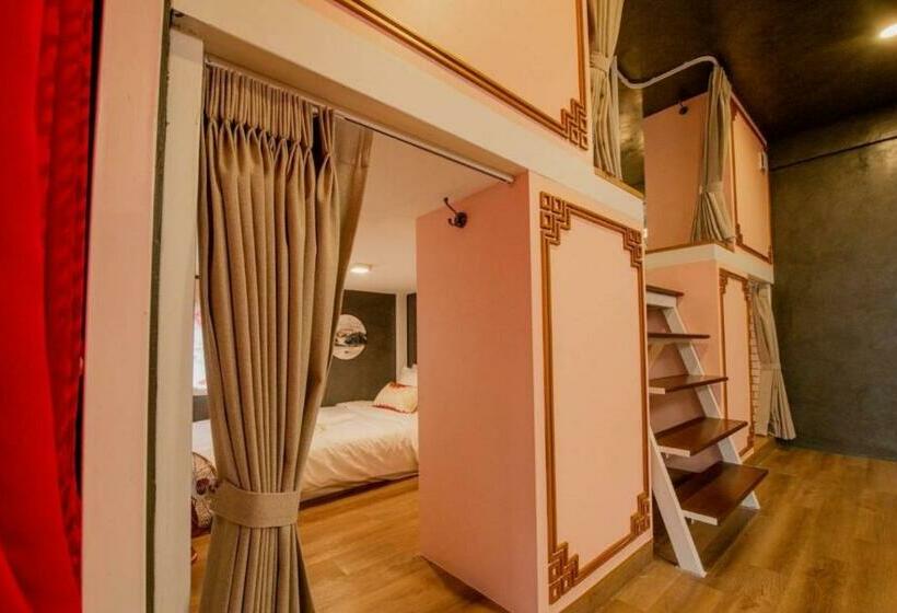 Lynlan Hostel & Cafe