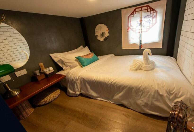 Lynlan Hostel & Cafe