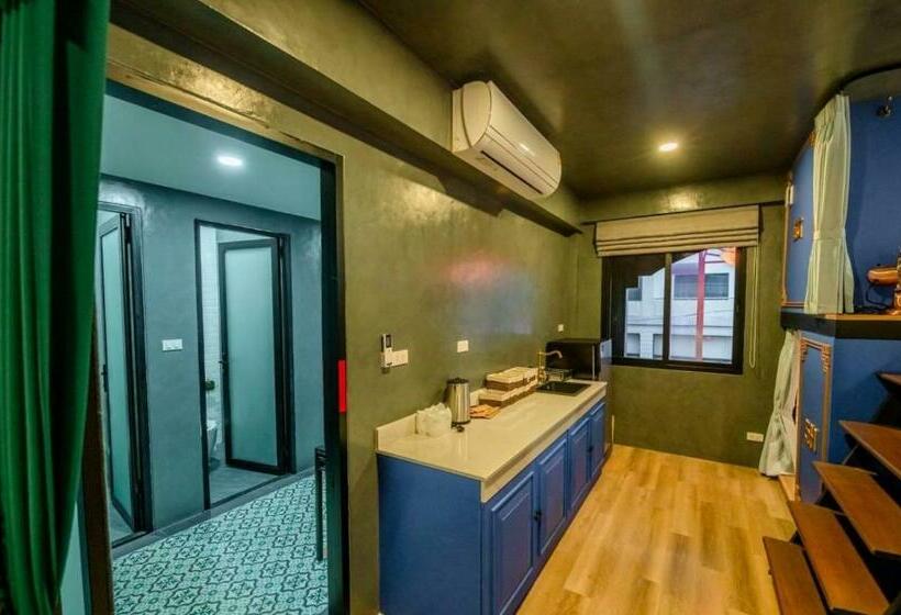 Lynlan Hostel & Cafe