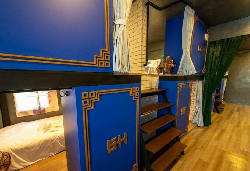 Lynlan Hostel & Cafe