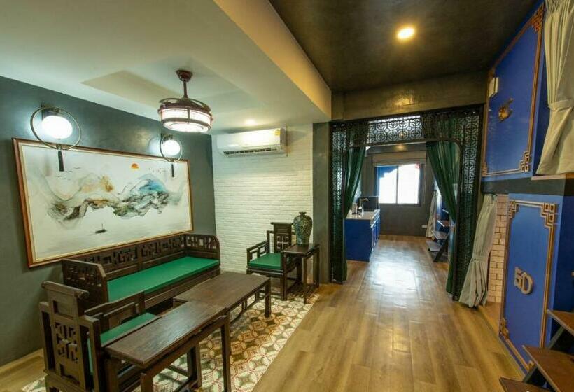 Lynlan Hostel & Cafe