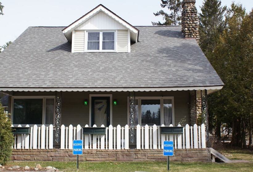 فندق على الطريق The Ashley