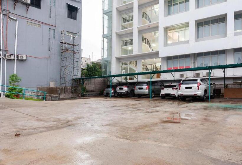 Sans Hotel Suryakencana Bogor