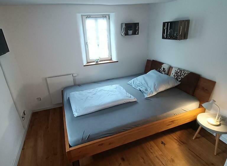 Apartments & Möblierte Zimmer In Kahl Am Main, Kontaktloser Self Check In, W Lan, Schreibtisch, Dusc