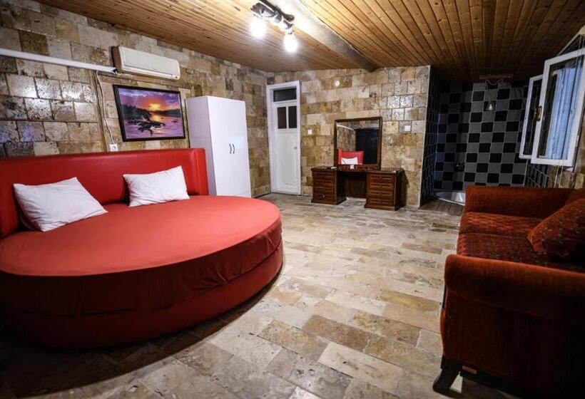 تختخواب و صبحانه Joy Garden