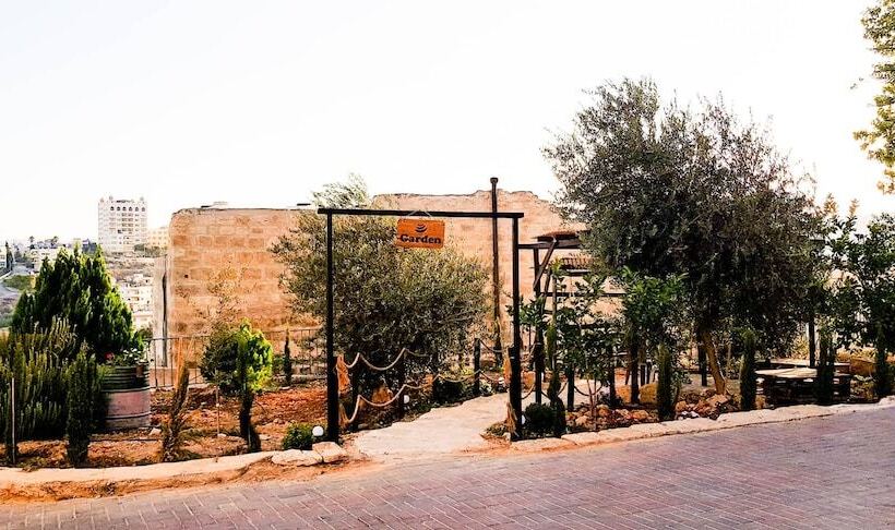 تختخواب و صبحانه Ma An Lil Hayat Boutique