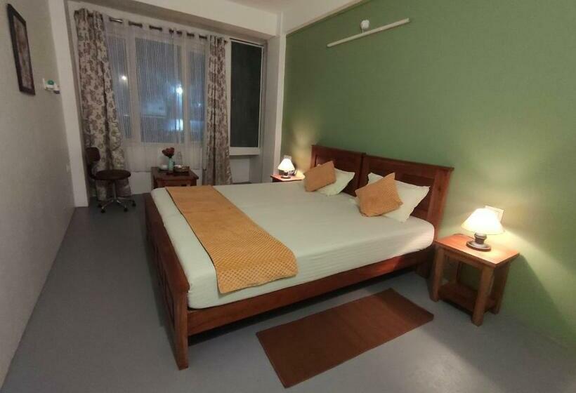 민박 Urban Tavern Shillong