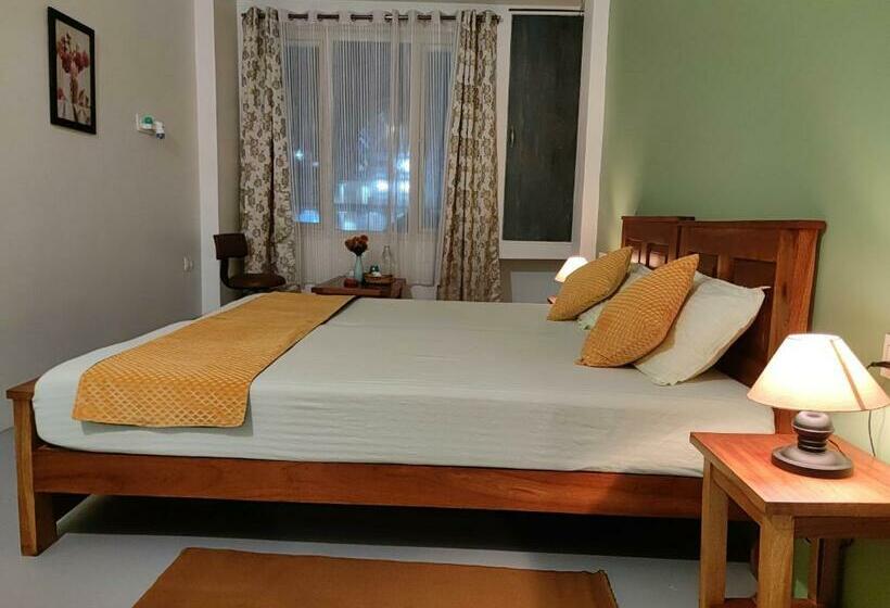 민박 Urban Tavern Shillong