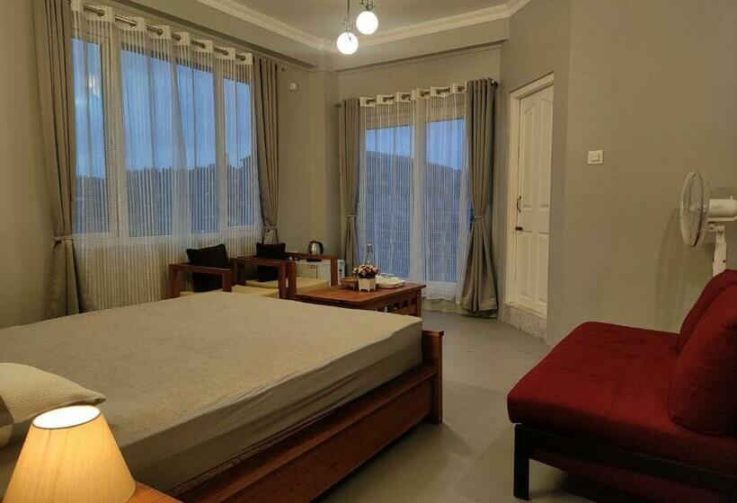 민박 Urban Tavern Shillong