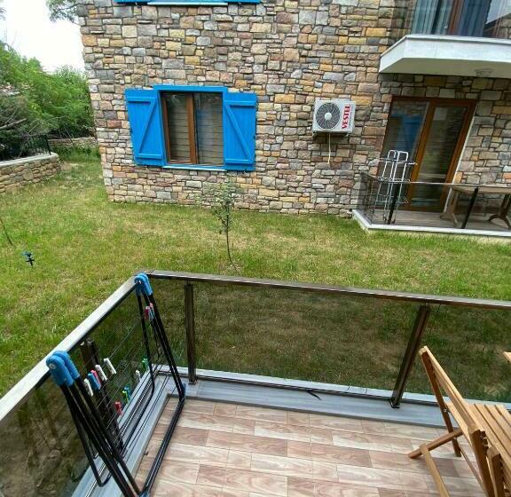 Gökçeadada Merkezi Yerde Doğayla Içiçe Möbleli Daire