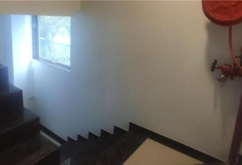 호텔 Golden Oak Lodging By Wb Inn