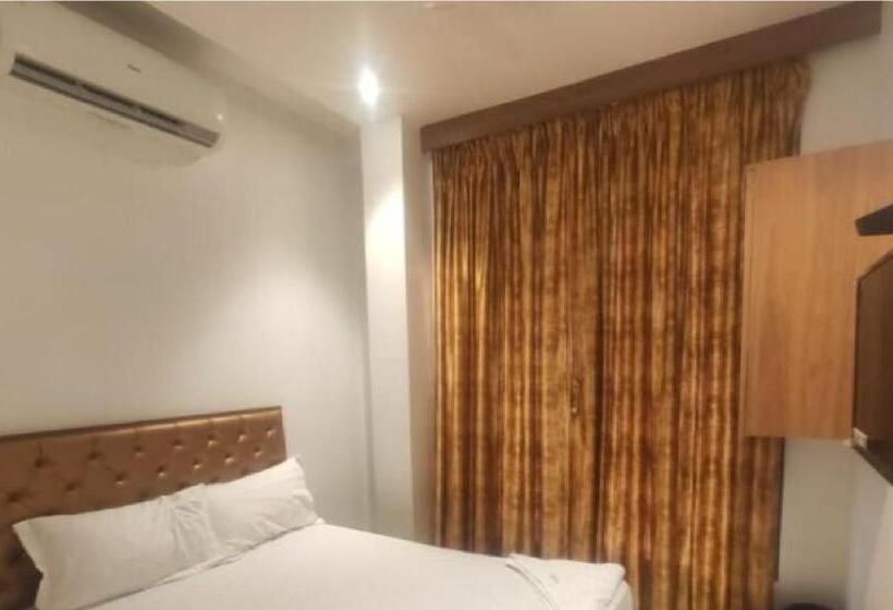 호텔 Golden Oak Lodging By Wb Inn