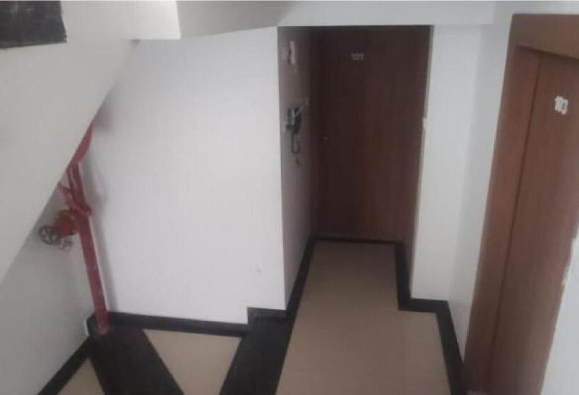 호텔 Golden Oak Lodging By Wb Inn