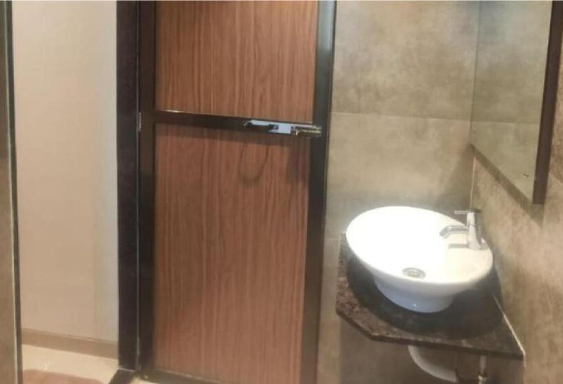 호텔 Golden Oak Lodging By Wb Inn