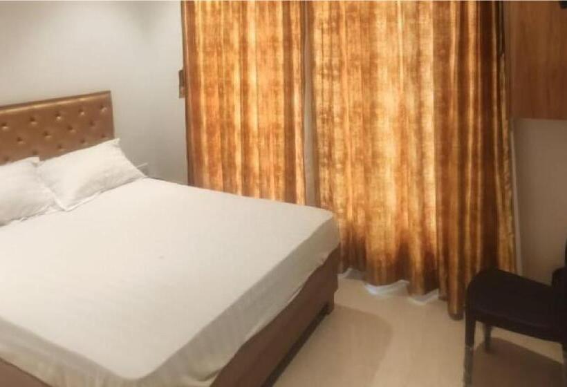 호텔 Golden Oak Lodging By Wb Inn