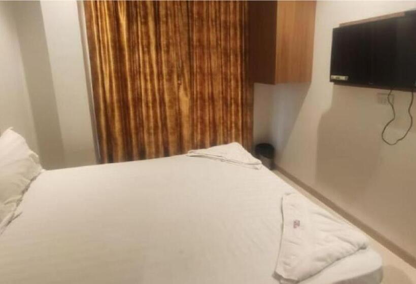 호텔 Golden Oak Lodging By Wb Inn