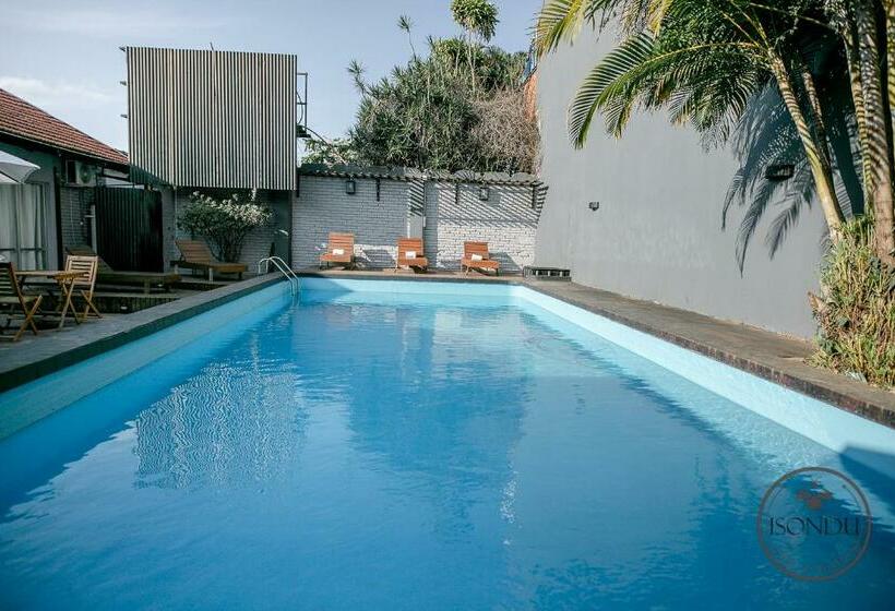 Отель Isondu Suites & Breakfast