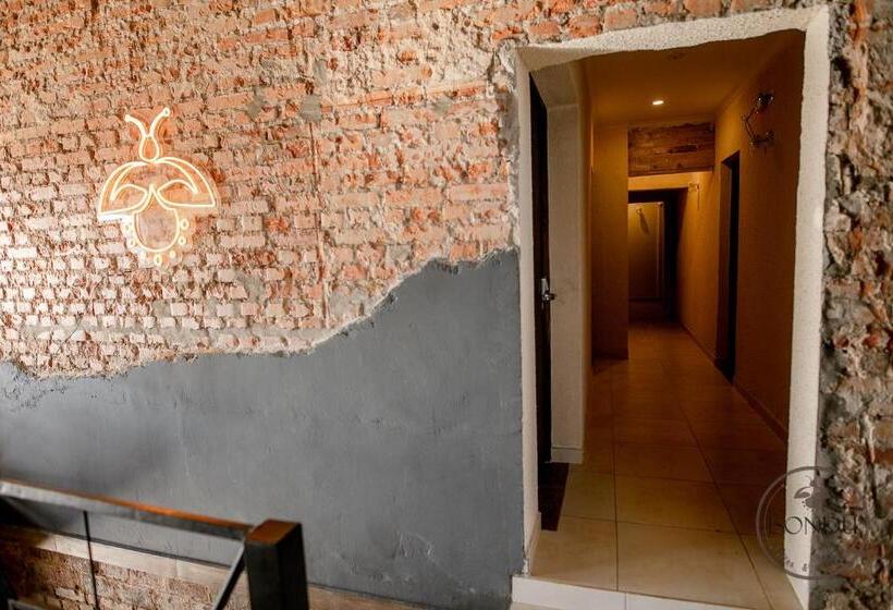 Отель Isondu Suites & Breakfast