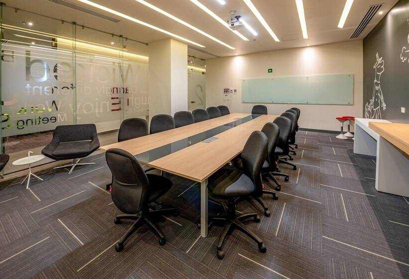 فندق Ramada Encore By Wyndham Guadalajara Aeropuerto